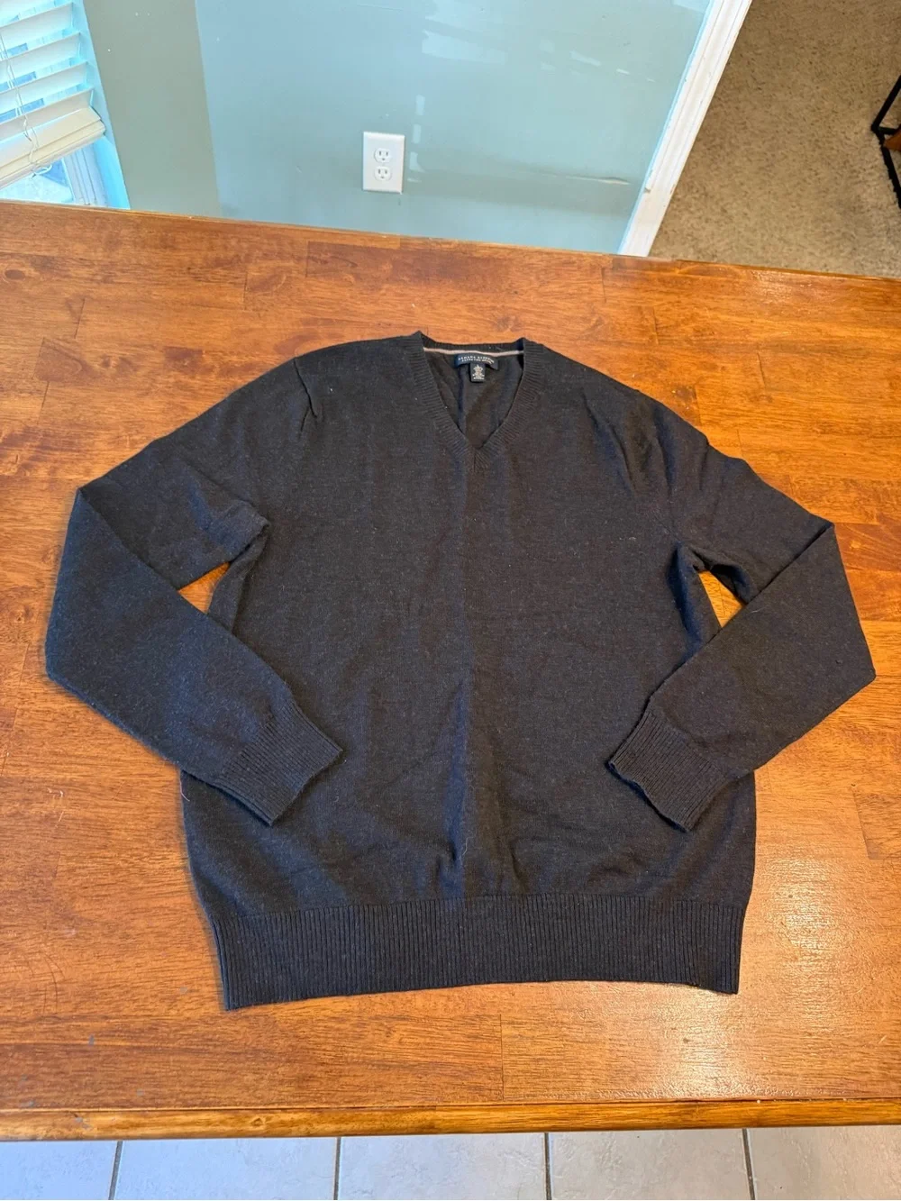 Banana Republic Charcoal brown Extra Fine Merino Wool V-Neck Sweater L 100% wool